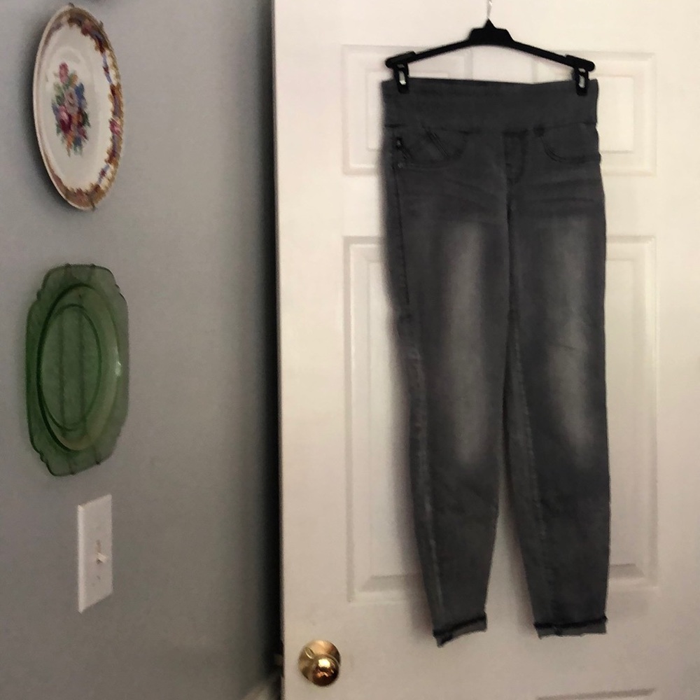 🌸Host Pick🌸 Rock & Republic slimming denim size 4